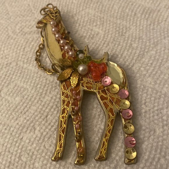 Vintage, handmade, giraffe, brooch, pin creations by Frances - Picture 1 of 4